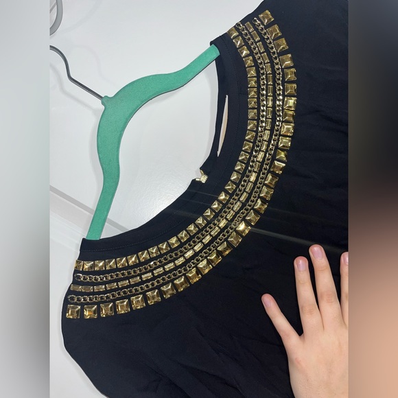 Michael KORS Metallic Gold Chain/Studded Neckline Black Blouse Size Medium - Picture 8 of 13